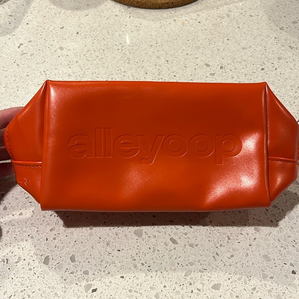 Alleyoop make up bag